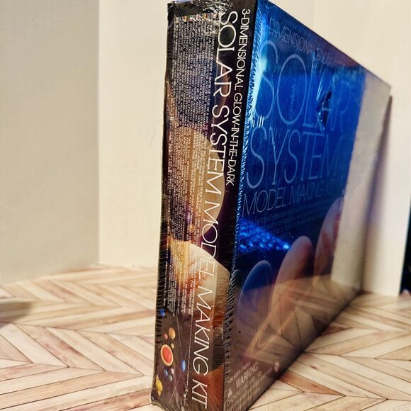 3D Glow-in-the-Dark Solar System Model Making Kit 4M Toysmith Sealed - Picture 3 of 6